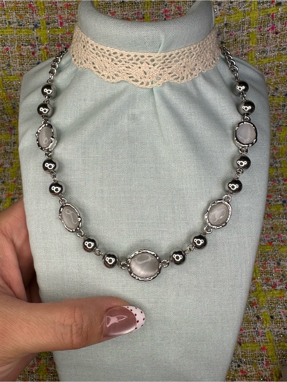 A great Silver-Tone White Stone Link Necklace